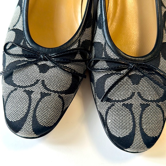 Coach 1” heel monogram shoes size 6 1/2 B - Picture 9 of 10